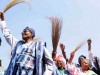 PIC. 4. FROM LEFT: APC PRESIDENTIAL CANDIDATE, RETIRED GEN. MUHAMMADU BUHARI; FORMER DEPUTY GOVERNOR 
OF PLATEAU, MRS PAUL TALLEN AND OTHER PARTY OFFICIALS, DURING APC PRESIDENTIAL CAMPAIGN IN JOS ON 
SATURDAY (17/1/15). 
7000/17/01/2015/SAA/BJO/NAN